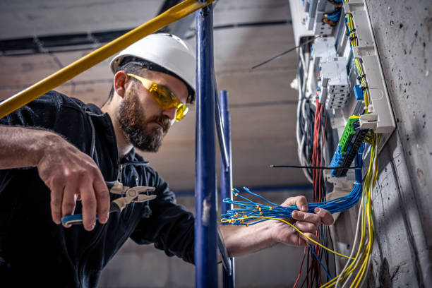 Best Affordable Emergency Electrician  in Allouez, WI